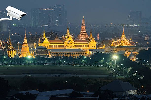 cámara de seguridad detecta famosa atracción. en bangkok - grand palace audio fotografías e imágenes de stock