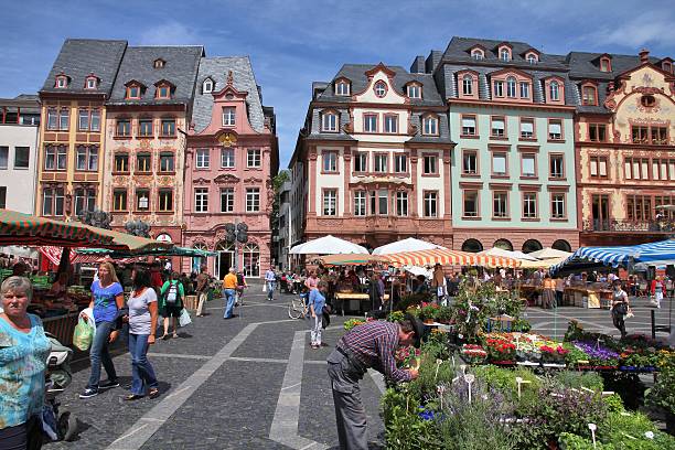 Mainz market Mainz, Germany - July 19, 2011: Tourists stroll on July 19, 2011 in Mainz, Germany. According to its Tourism Office, the town has up to 800,000 overnight visitor stays annually. mainz stock pictures, royalty-free photos & images