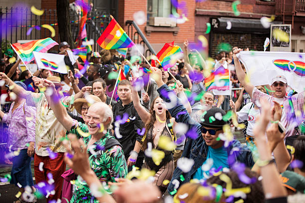 cidade de nova york parada orgulho gay de 2015 - homosexual gay man pride greenwich village - fotografias e filmes do acervo