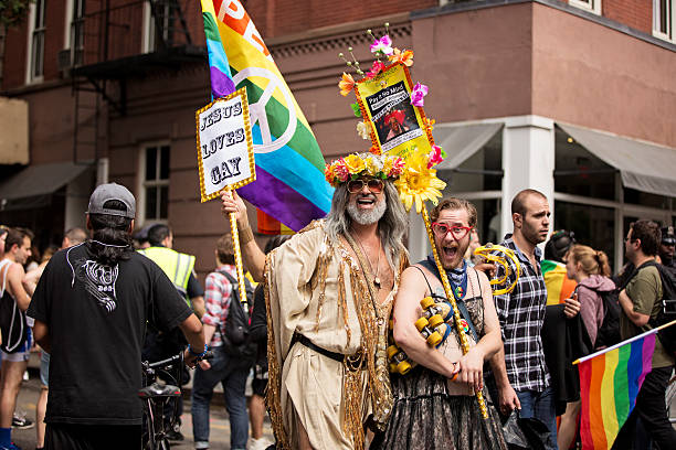 cidade de nova york parada orgulho gay de 2015 - homosexual gay man pride greenwich village - fotografias e filmes do acervo