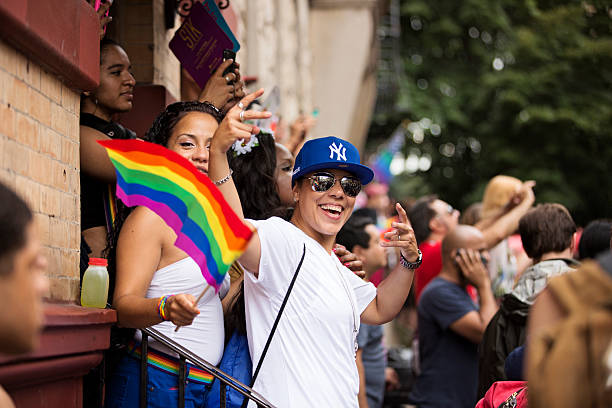 нью-йорк гей-парад 2015 г. - homosexual gay man pride greenwich village �стоковые фото и изображения
