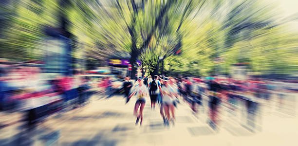 fondo abstracto. maratón internacional de corredor. - marathon blurred motion defocused panoramic fotografías e imágenes de stock