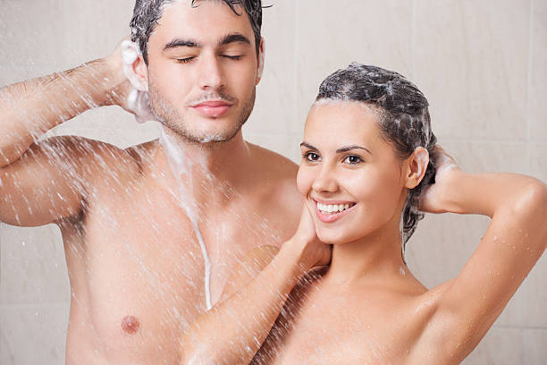 Beau couple de laver dans la douche - Photo