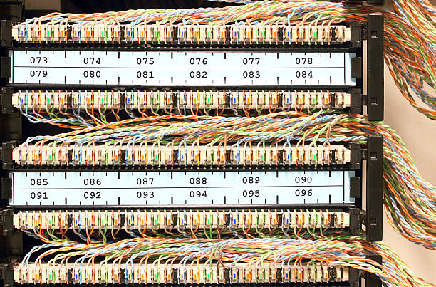 cabos do computador - network server rack computer black imagens e fotografias de stock