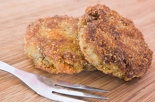 klopsiki na breadboard. - breadboard zdjęcia i obrazy z banku zdjęć