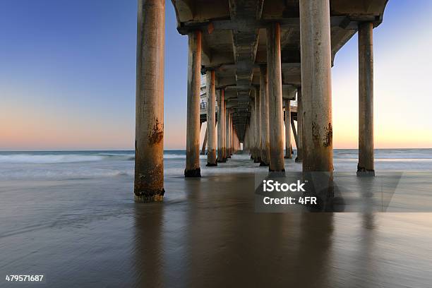 Pier Huntington Beachcalifórnia - Fotografias de stock e mais imagens de Huntington Beach - Califórnia - Huntington Beach - Califórnia, Ajardinado, Amarelo