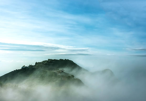 클라우드와 fogs 산 위에 스톡 사진