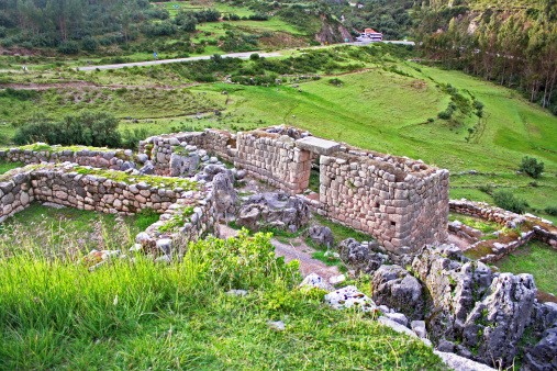 Puca Pucara ofrece una estupenda vista del valle del cuzco photo