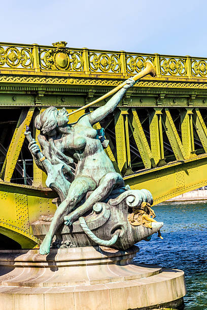 istock sculpture at Pont de Grenelle - Paris 479603404