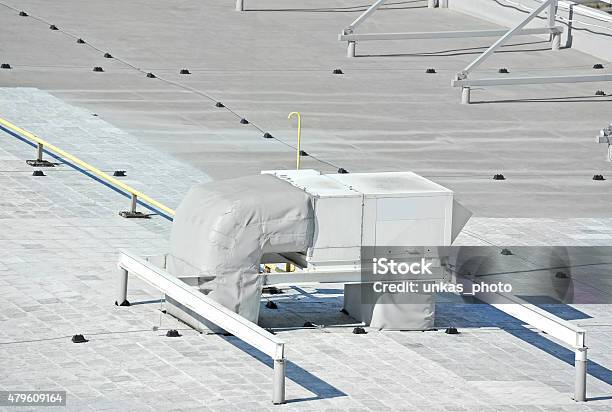 Industrial Sistema De Ventilación Foto de stock y más banco de imágenes de 2015 - 2015, Acero, Aire libre