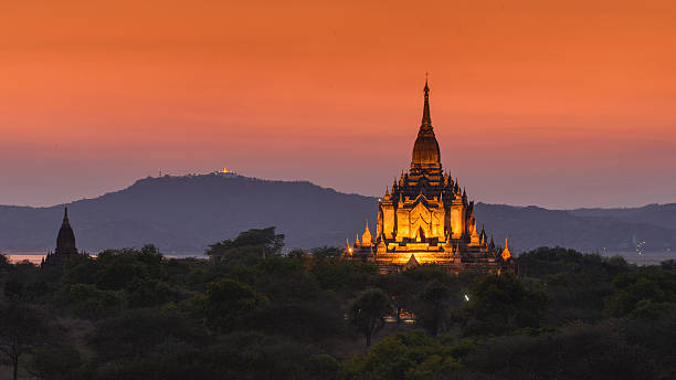 tempio di gawdawpalin di bagan, myanmar - gawdawpalin pagoda foto e immagini stock