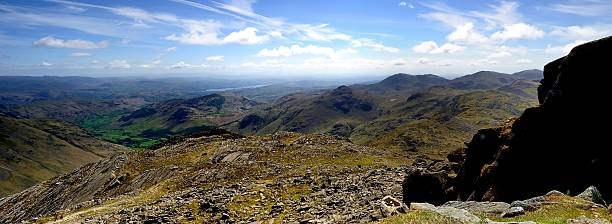 coniston fells - panoramic langdale pikes english lake district cumbria imagens e fotografias de stock