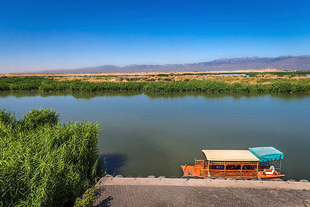 sabbia lago (shahu) national park, yinchuan, ningxia della cina - guyuan foto e immagini stock