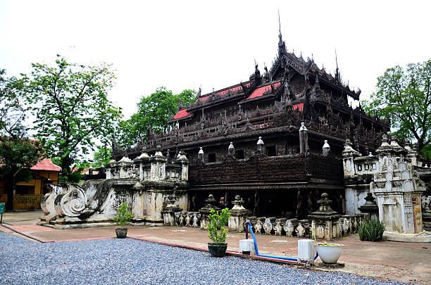 istock Shwenandaw Monastery in Mandalay, Myanmar 479663970