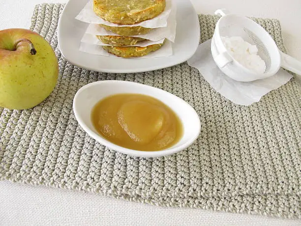 Potato pancakes with apple sauce - Kartoffelküchlein mit Apfelsoße