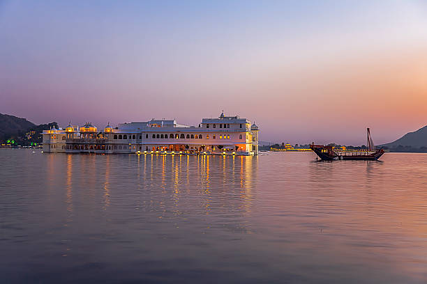 Lake Palace at sunset Lake Palace at sunset, the palace is located in lake pichola in Udaipur, Rajasthan, India lake palace stock pictures, royalty-free photos & images