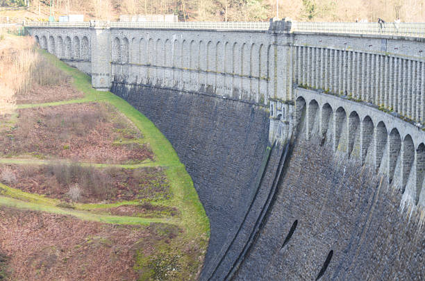 dam réservoir, barrage de béton, - dam hydroelectric power hydroelectric power station power photos et images de collection