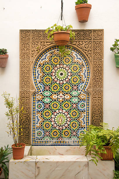 испанский фонтан - fountain courtyard tile wall стоковые фото и изображения