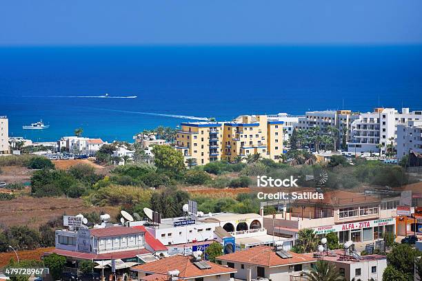 Vista De Protaras Distrito De Famagusta Chipre - Fotografias de stock e mais imagens de Aldeia - Aldeia, Ao Ar Livre, Arquitetura