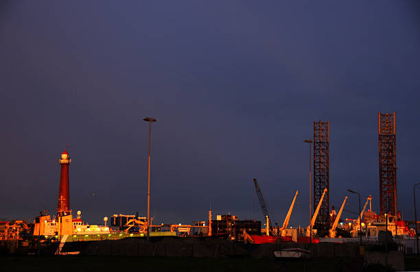 ijmuiden harbour na wschód słońca - equipmet zdjęcia i obrazy z banku zdjęć