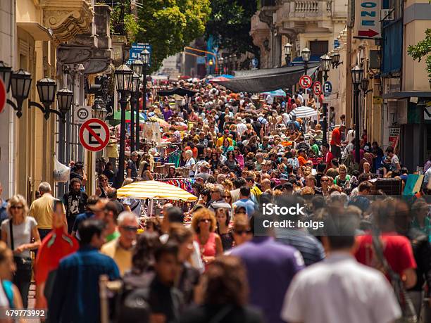 Crowdes にはサンテルモ日曜日のストリートマーケットブエノスアイレス - アルゼンチンのストックフォトや画像を多数ご用意 - アルゼンチン, ブエノスアイレス, 人物