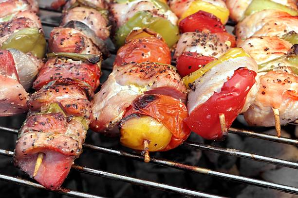各種焼きの肉と野菜をフレミングのバーベキューグリル - barbecue grill broiling barbecue vegetable ストックフォトと画像