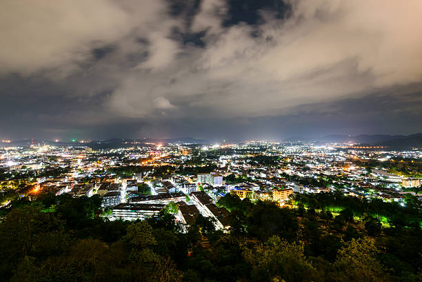 vista de ângulo elevado província de phuket à noite - phuket province thailand tourist asia imagens e fotografias de stock
