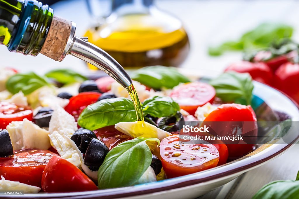 Caprese. Caprese salad. Italian salad. Mediterranean salad. Italian cuisine. - 免版稅地中海圖庫照片