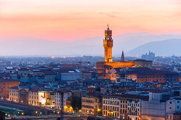 palazzo vecchio bei sonnenuntergang in florenz, italien - palazzo vecchio piazza della signoria florence italy italy stock-fotos und bilder