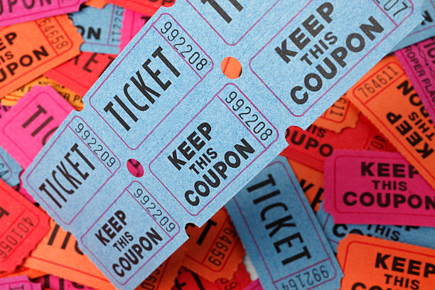 билеты - ticket ticket stub red movie ticket стоковые фото и изображения