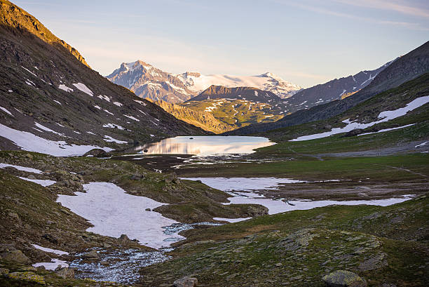 altitude alpina paisagem ao nascer do sol - boulder lake - fotografias e filmes do acervo