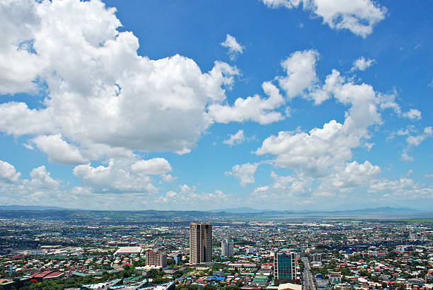 soleggiata vista panoramica aerea della città - main street audio foto e immagini stock