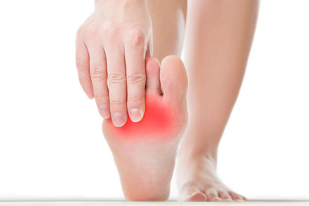 dor no pé feminino - reflexology human foot spa treatment health spa imagens e fotografias de stock