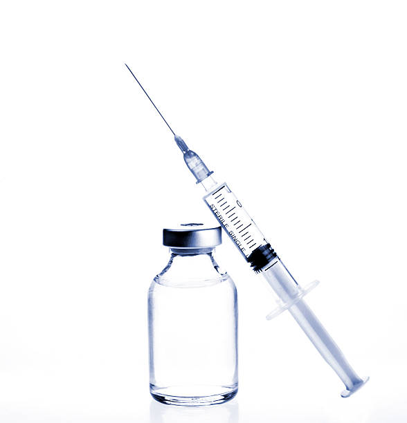 바이알, 주사기 - syringe injecting vaccination medicine 뉴스 사진 이미지