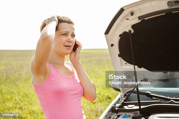Aufschlüsselung Mit Dem Auto Stockfoto und mehr Bilder von Am Telefon - Am Telefon, Auto, Autounfall