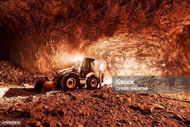 Miniera Sotterranea Di Lavoro - Fotografie stock e altre immagini di Industria mineraria - Industria mineraria, Caverna, Sottosuolo