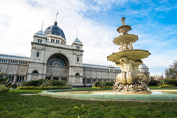 royal exposição hall em carlton jardim, victoria, melbourne, na austrália. - urban scene real estate nobody white imagens e fotografias de stock