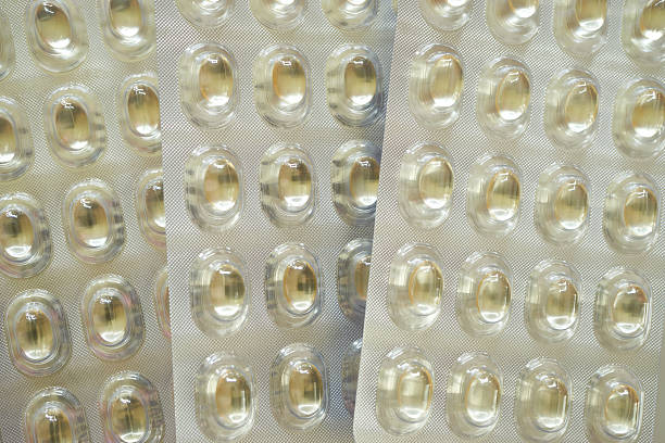 fundo de gel cápsulas pacotes de bolha - gel effect capsule pill vitamin e - fotografias e filmes do acervo