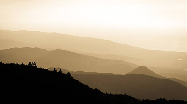 spokojne słońca nad górami - moody sky outdoors digital composite sunset zdjęcia i obrazy z banku zdjęć