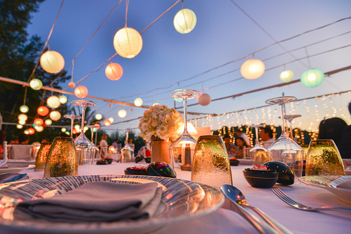 Disposición de la mesa para un evento fiesta o boda photo