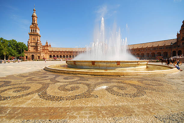 fontana di plaza de espana siviglia - national landmark architectural styles sevilla seville foto e immagini stock