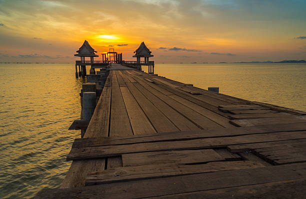 istock Wooded bridge in the port and sunset 480030390