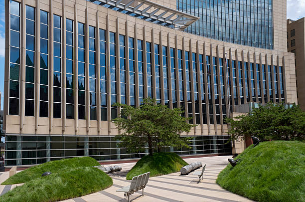 istock Courthouse Facade and Plaza in Minneapolis 480044256