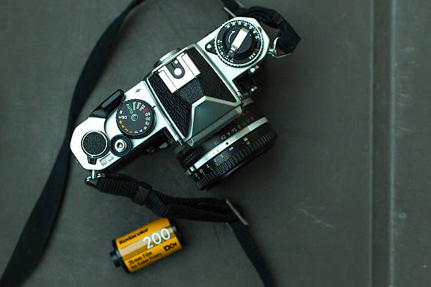 film-kamera und negative film - kamera film grafiken stock-fotos und bilder