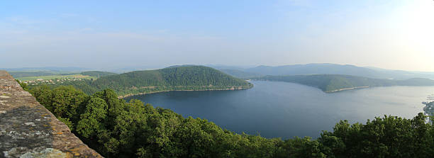 vista panorámica de edersee - blinding fotografías e imágenes de stock