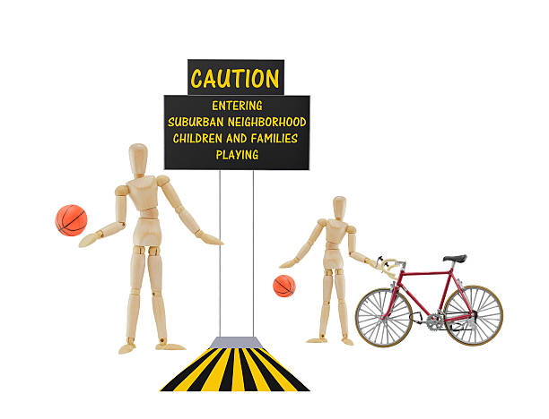 attenzione inserimento quartiere suburbano di bambini e famiglie che giocano - bicycle isolated basket red foto e immagini stock