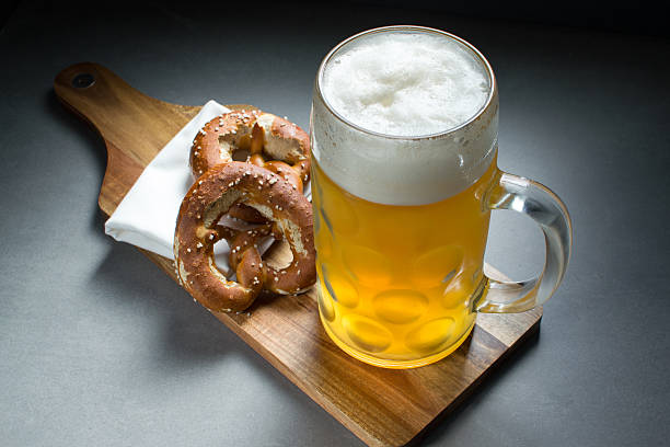 istock Beer and brezn/pretzels 2 480110878
