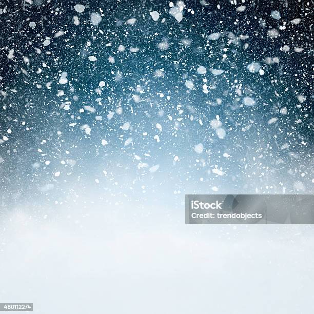 Nevadas Con Fondo Azul Foto de stock y más banco de imágenes de Tormenta - Tiempo atmosférico - Tormenta - Tiempo atmosférico, Invierno, Nieve