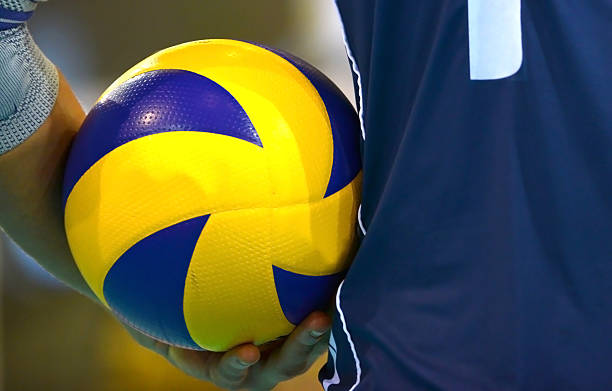 voleibol de deporte de equipo-atleta - volleyball volleying human hand men fotografías e imágenes de stock