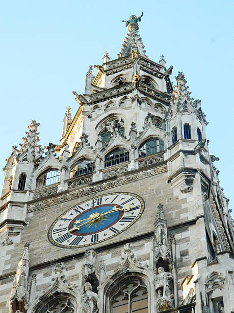 clock tower mit glockenspiel von der gotischen new town hall - new seven wonders of the world stock-fotos und bilder